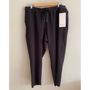 Lulu Lemon On the Fly Black Crop Pants. NWT. Size 12